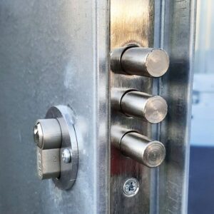 Contenedor de materiales MC3, lacado en RAL 7021 gris negro, Al. 2090 × An. 2142 × Pr. 2950 mm, puerta frontal de una hoja
