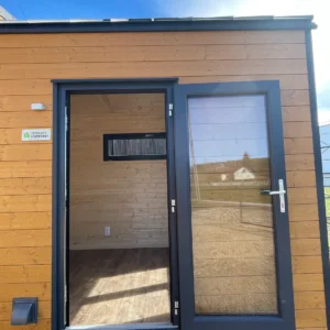 Tiny House Aurora – Casa Móvil sobre Ruedas con Altillo