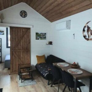 Tiny House 10 × 3,5 m – 35 m² con Terraza – Estilo Cabaña con Altillo