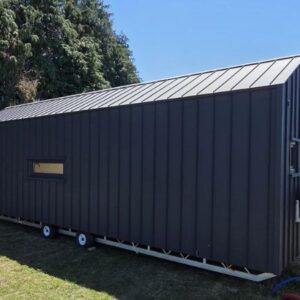 Tiny House 10 × 3,5 m – 35 m² con Terraza – Estilo Cabaña con Altillo