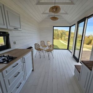 Tiny House 7,10 × 3,00 m – Fachada Negra – Altillo con Ventana Triangular
